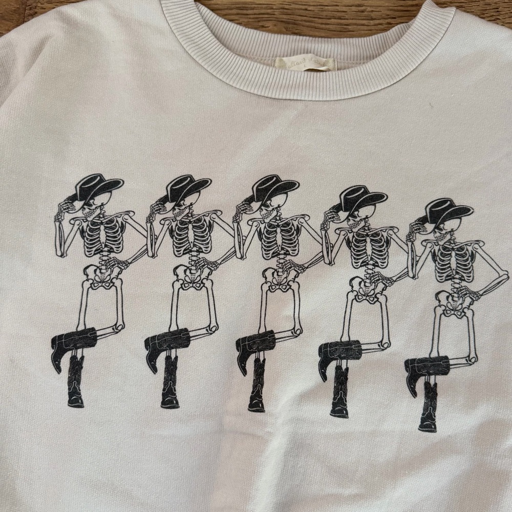 Women’s Cowboy Skeleton Cream Oversized Cropped Crewneck Large EEUC - Picture 2 of 5